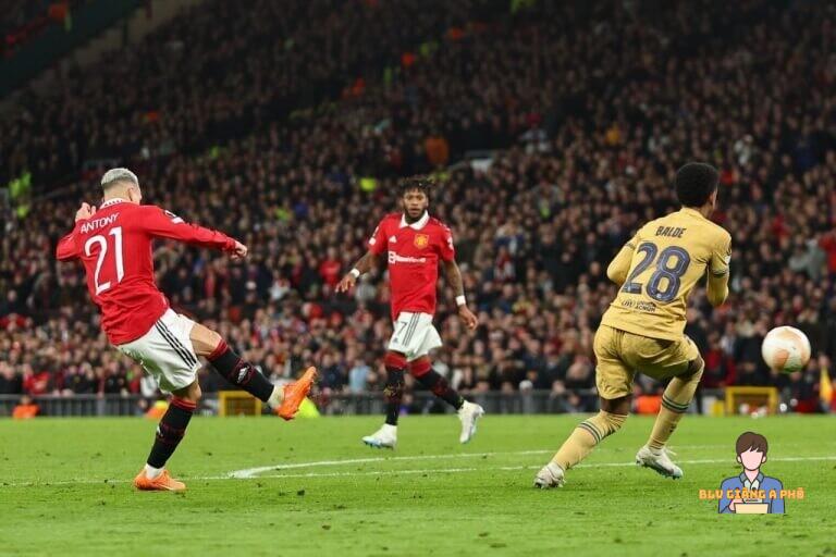 Giàng A Phò bình luận MU 2-1 Barca